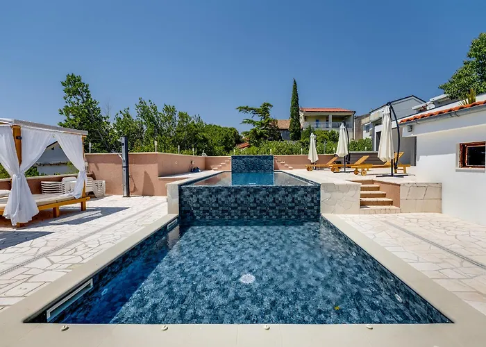 Dvor Aaki Apartament Novi Vinodolski