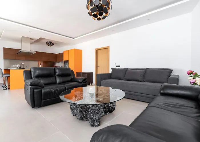 Dvor Aaki Novi Vinodolski