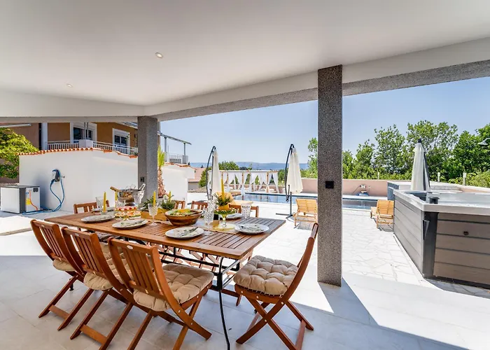 Apartament Dvor Aaki *