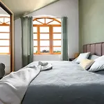 Dvor Aaki * Novi Vinodolski