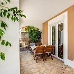 Dvor Aaki Appartement *