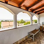 Appartement Dvor Aaki *