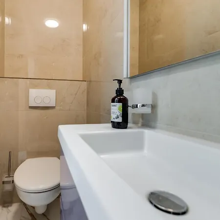 Appartement Dvor Aaki *