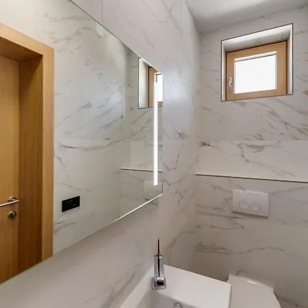 Appartement Dvor Aaki