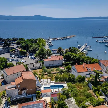 Dvor Aaki Novi Vinodolski