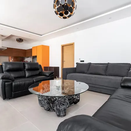 Dvor Aaki 노비비노돌스키