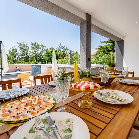 Dvor Aaki 노비비노돌스키