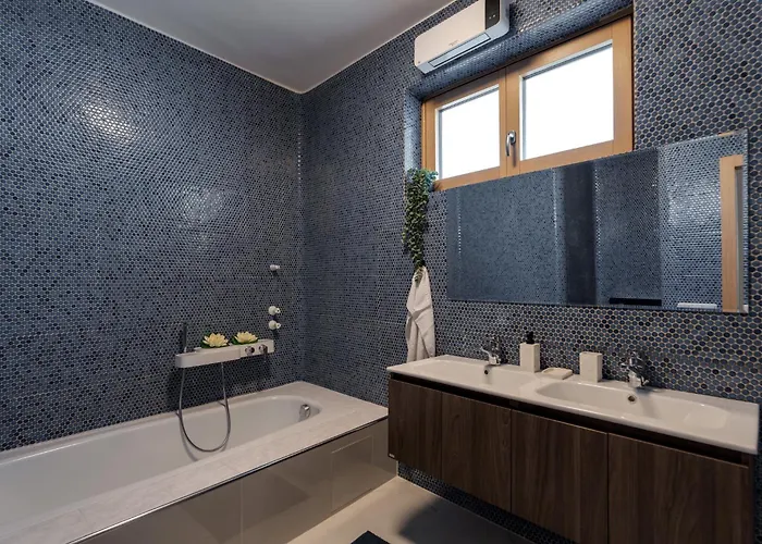 Dvor Aaki Novi Vinodolski