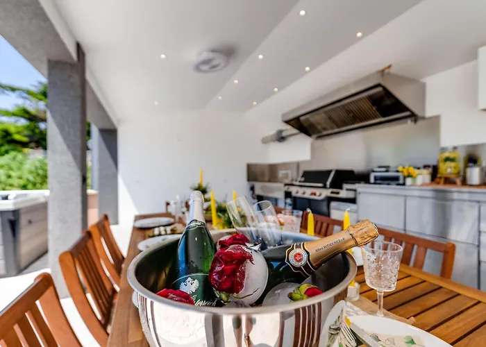 Dvor Aaki Apartment Novi Vinodolski