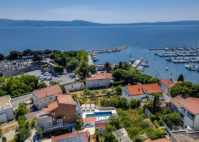 Dvor Aaki Novi Vinodolski