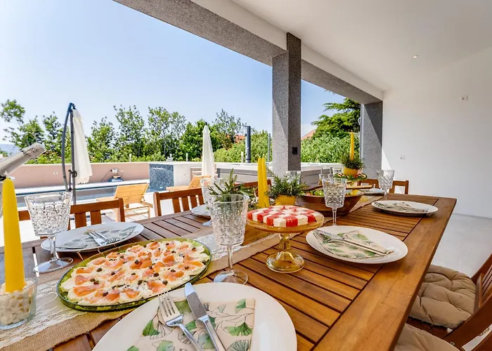 Dvor Aaki Novi Vinodolski