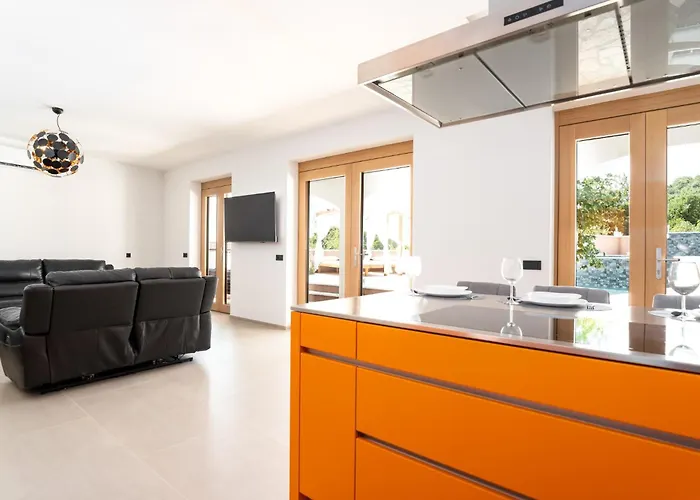 Dvor Aaki * Novi Vinodolski