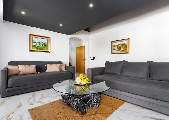 Dvor Aaki Apartman *